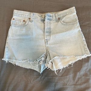 Levi’s Shorts Sz 28